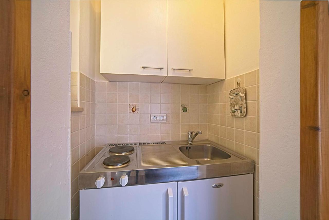 Studio Apartments Peric Rab Kampor Екстер'єр фото